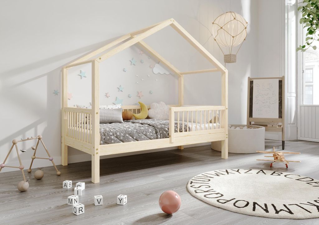 TIMBEE MURLO Hausbett Kinderbett 90x200 cm mit Rausfallschutz Lattenrost Naturholz Kiefer Holzbett Beinhöhe 23 cm