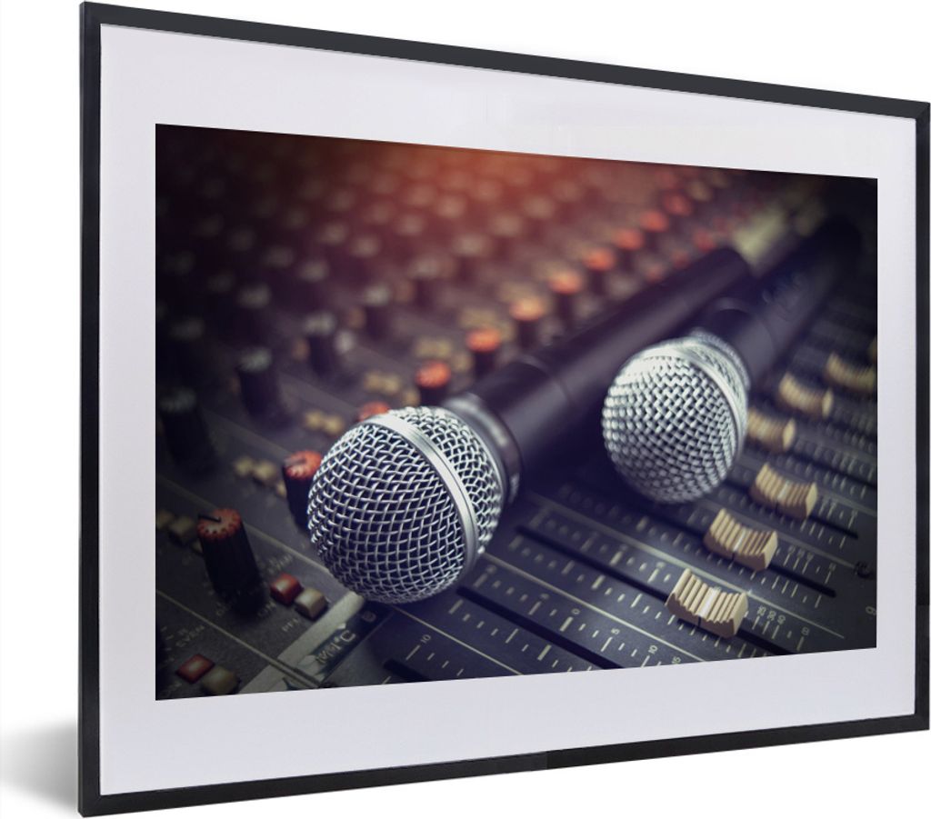 MuchoWow MuchoWow Gerahmtes Poster Zwei Mikrofone an einem Mischpult 40x30 cm - Poster mit zchwarzem Bilderrahmen - Bilderrahmen - Poster im Ra...