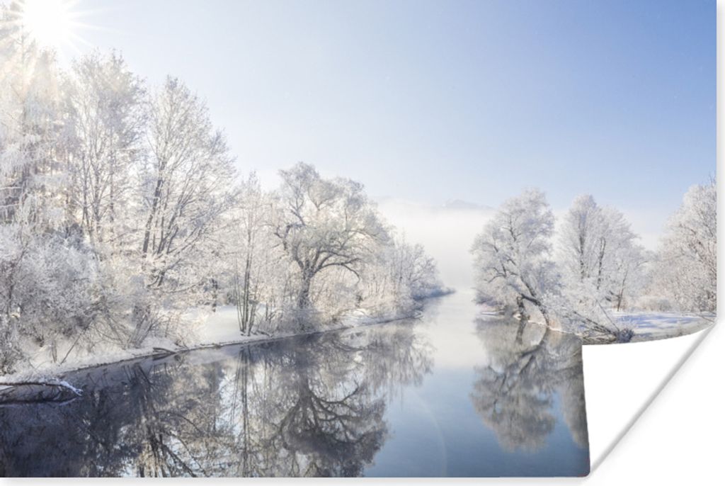 MuchoWow Poster Ein dunkler Fluss, umgeben von der Winterlandschaft 30x20 cm - Plakate - Print
