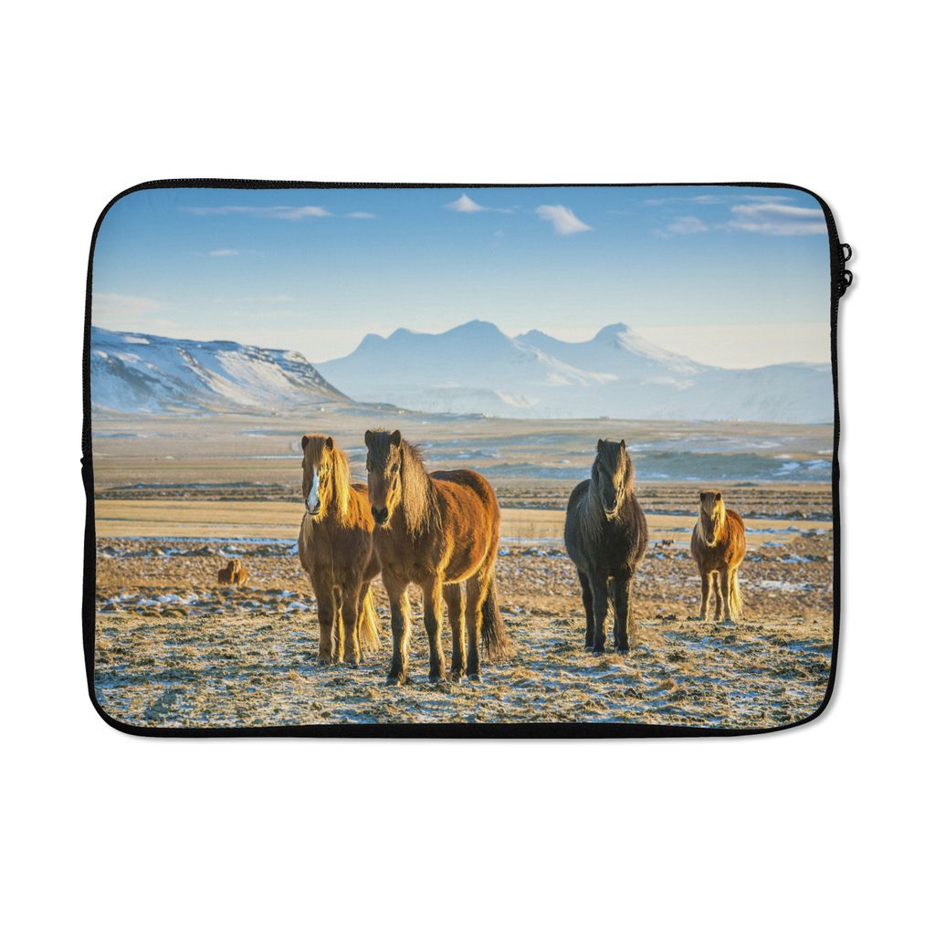 MuchoWow Laptop Hülle 13 Zoll Isländerpferde in einer winterlichen Berglandschaft Laptoptasche - Laptophülle - Sleeve - Rundumschutz