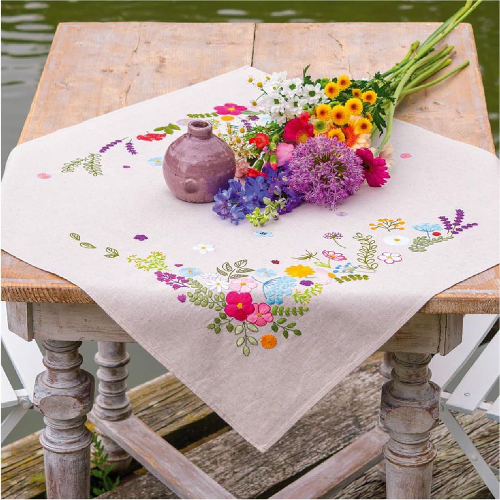 Tischdecke "Fröhlicher Frühling", 72x72cm, Vervaco, gestempeltes Satin-Stich-Set