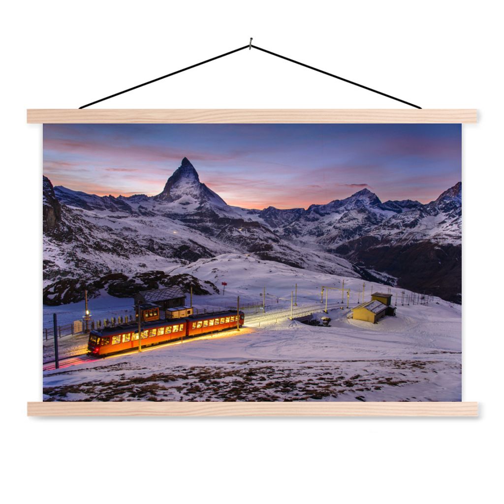 MuchoWow Textilposter Ein beleuchteter Zug in den Bergen 60x40 cm mit holzfarbenen Rahmen - Bilder