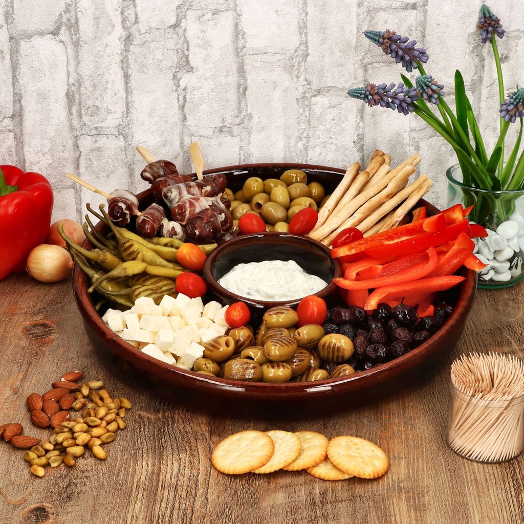 MamboCat Tapas-Schale Aus Ton, 33,5 Cm – Dunkelbraune Schale Mit Integriertem Dip-Schälchen Für Antipasti, Fingerfood & Tapas