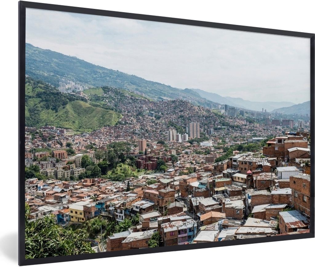 MuchoWow Gerahmtes Poster Die bergige Landschaft von Medellín in Kolumbien 30x20 cm - Poster mit Schwarzem Bilderrahmen Wandposter Rahmen Foto B...