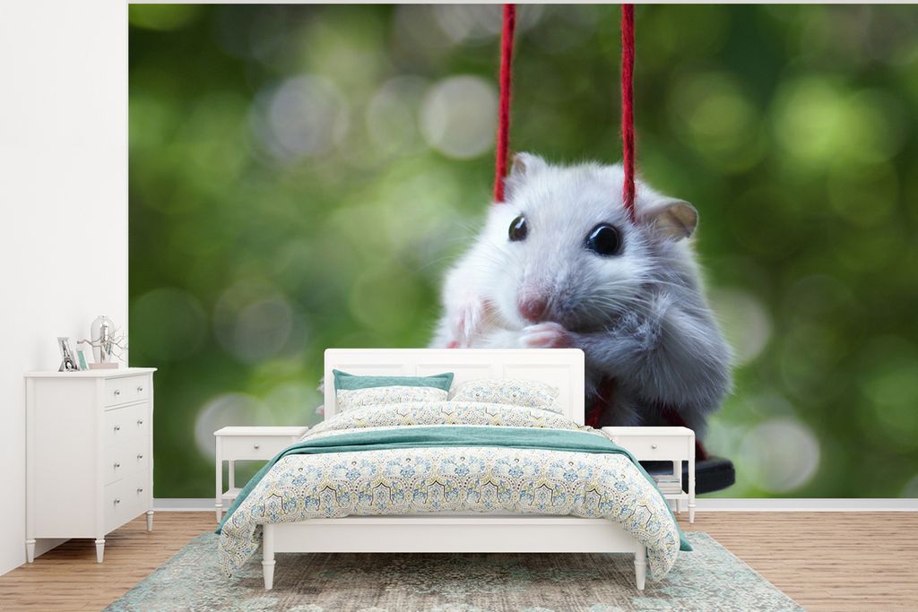 MuchoWow Fototapete für Wohnzimmer oder Schlafzimmer Wandtapete Vinyl Motivtapete Hamster auf einer kleinen Schaukel - 350x260 cm - Wohnzimmer-T...