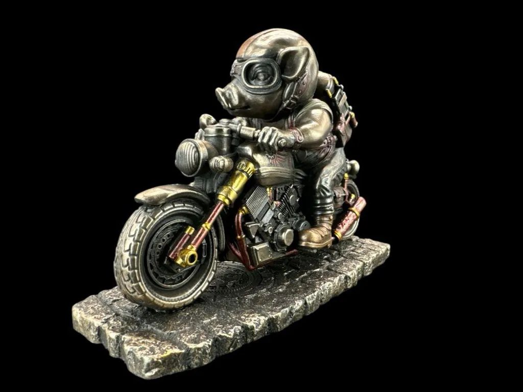 Figurine Moto Steampunk en Résine - Cochon Biker aux Détails Mécaniques - 4