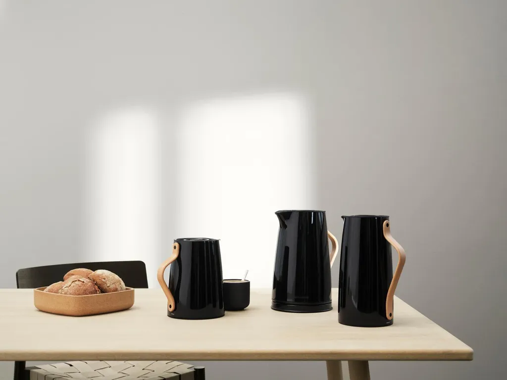 Stelton Emma Bollitore Nero 1,2L: Il Must-Have del Design Nordico 2.0 - 10