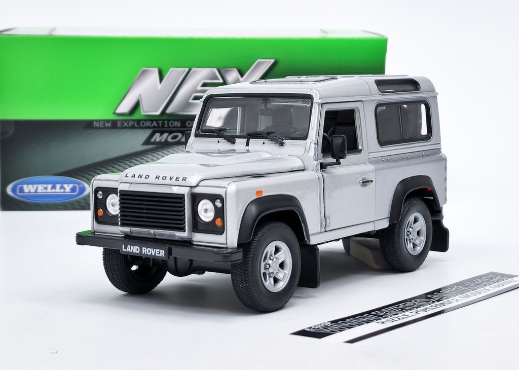 Modèle réduit Welly 1:24 Landrover Defender argent Image du produit 
