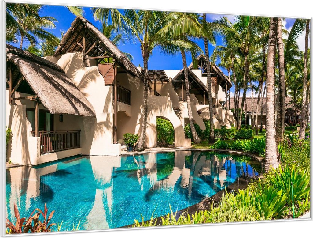 Wallario Wandbild Tropisches Resort mit Palmen, Größe: 61 x 91,50 cm, Poster mit weißem Aluminiumrahmen