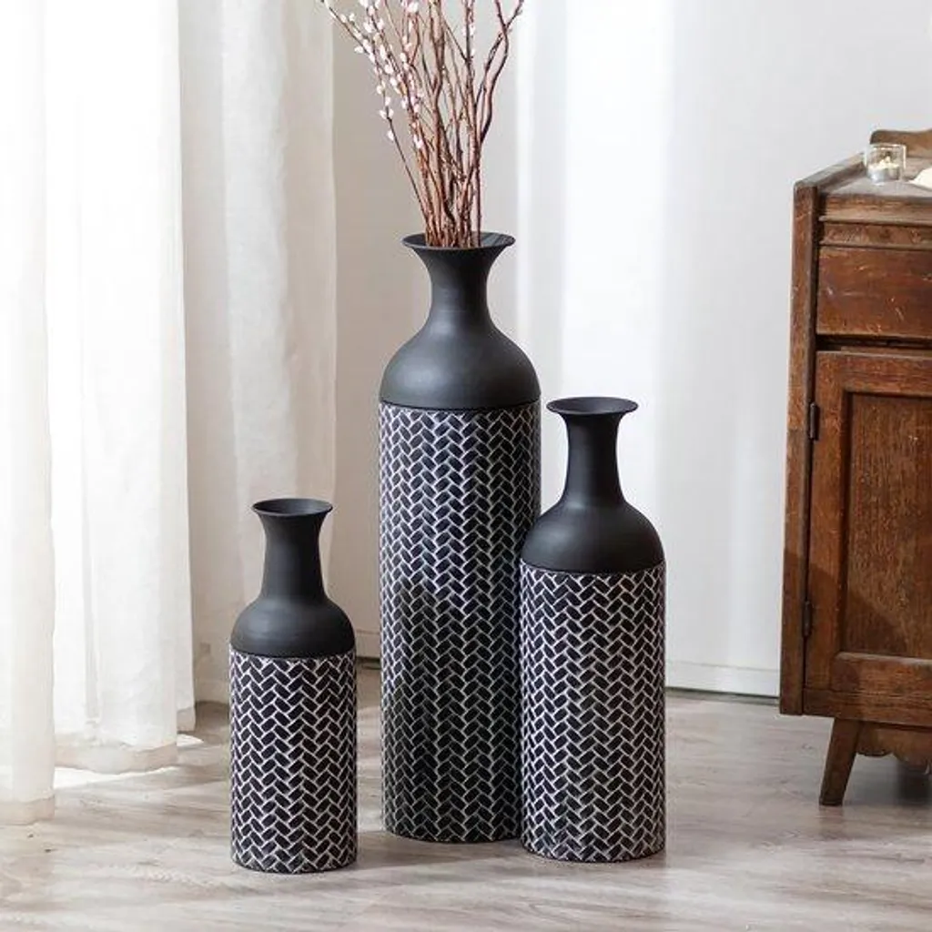 Habillez vos Murs Vides avec 3 Carreaux Métalliques Noirs Vintage XL