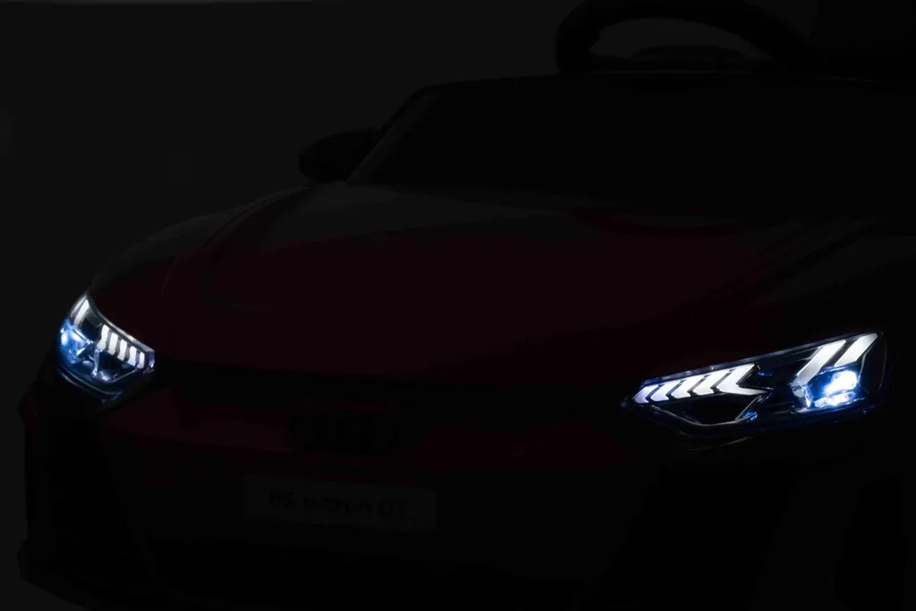 Audi RS E-tron GT Blanche 12V pour Enfant avec Télécommande Parentale