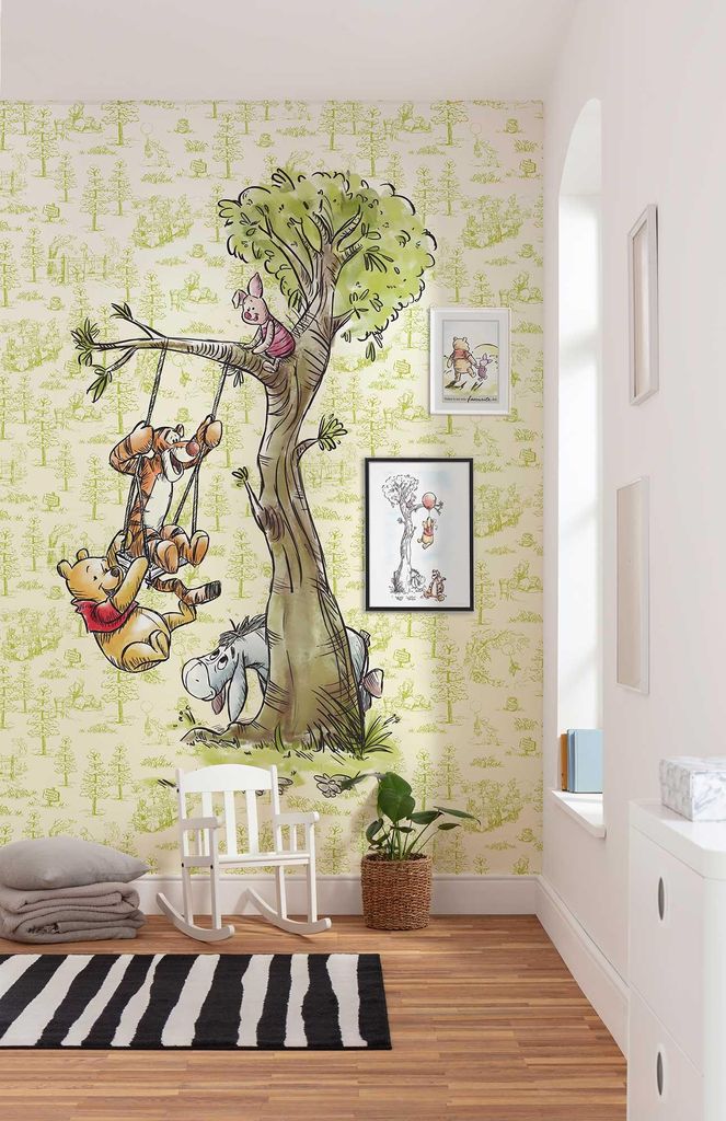 Komar Vlies Fototapete "Winnie Pooh in the wood" - Größe: 200 x 280 cm (Breite x Höhe), 4 Bahnen