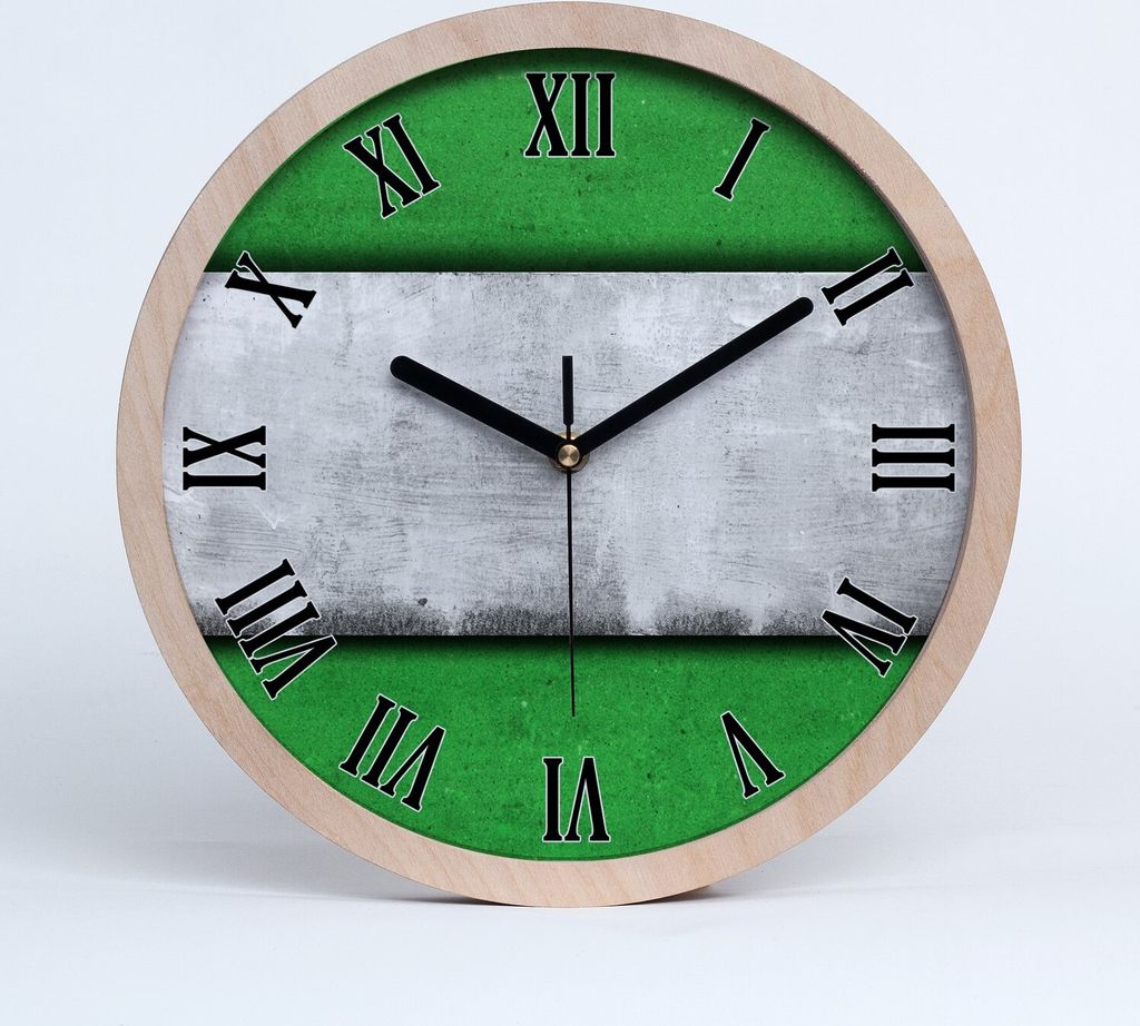 Holzuhr 20fi cm wanduhr - schwarze Spitzen - grüne Wand
