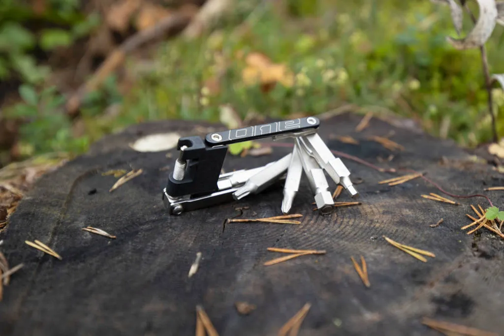 Multitool One R.TOOL 16 fonctions Argent/Noir en acier haute qualité