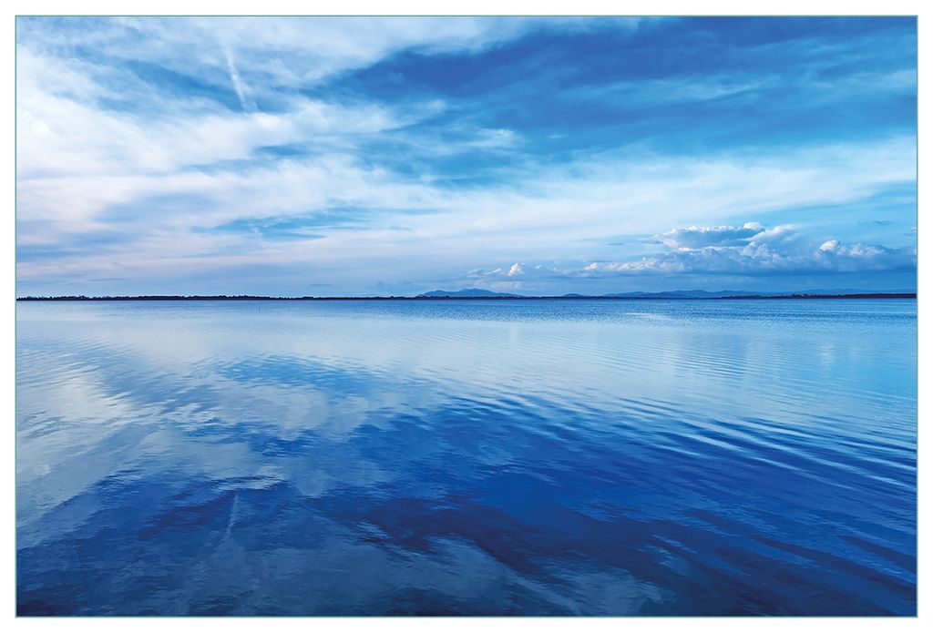 Wallario Küchenrückwand aus Glas, Größe: 90 x 60 cm, Motiv: Blaue Meeresbucht in Italien mit Spiegelung im Wasser | Spritzschutz | abwischbar |...