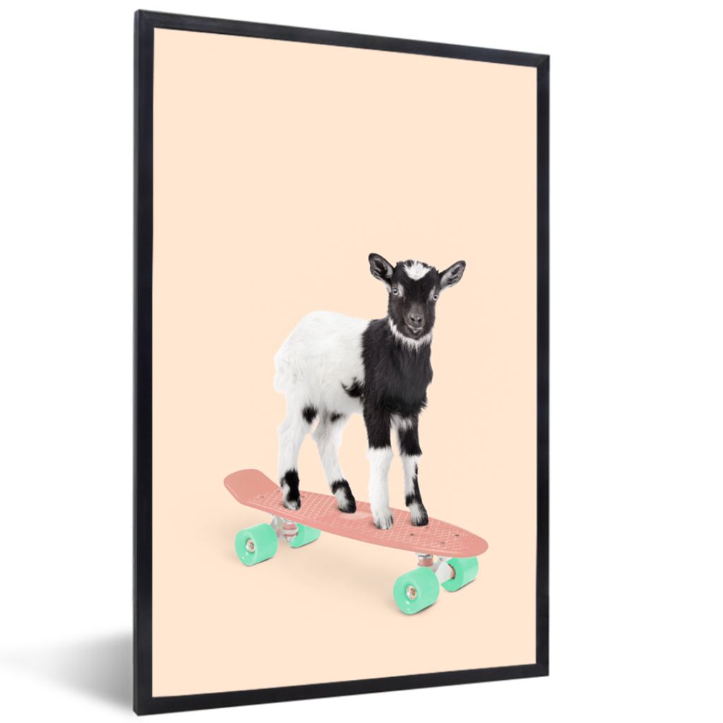 MuchoWow Gerahmtes Poster Ziege - Schwarz - Skateboard - Weiß - Tiere 40x60 cm - Poster mit Schwarzem Bilderrahmen Wandposter Rahmen Foto Bilder...