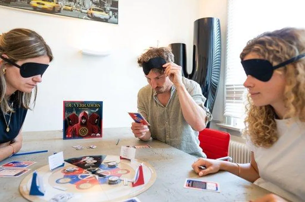 Les Traîtres Identity Games : Jeu avec Missions Secrètes et Bluff Intense - 4