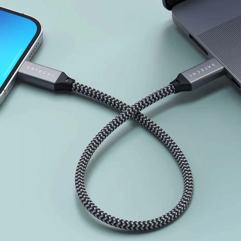 Câble USB-C USB4 de 25cm Satechi - Cordon de Charge et Données Rapide