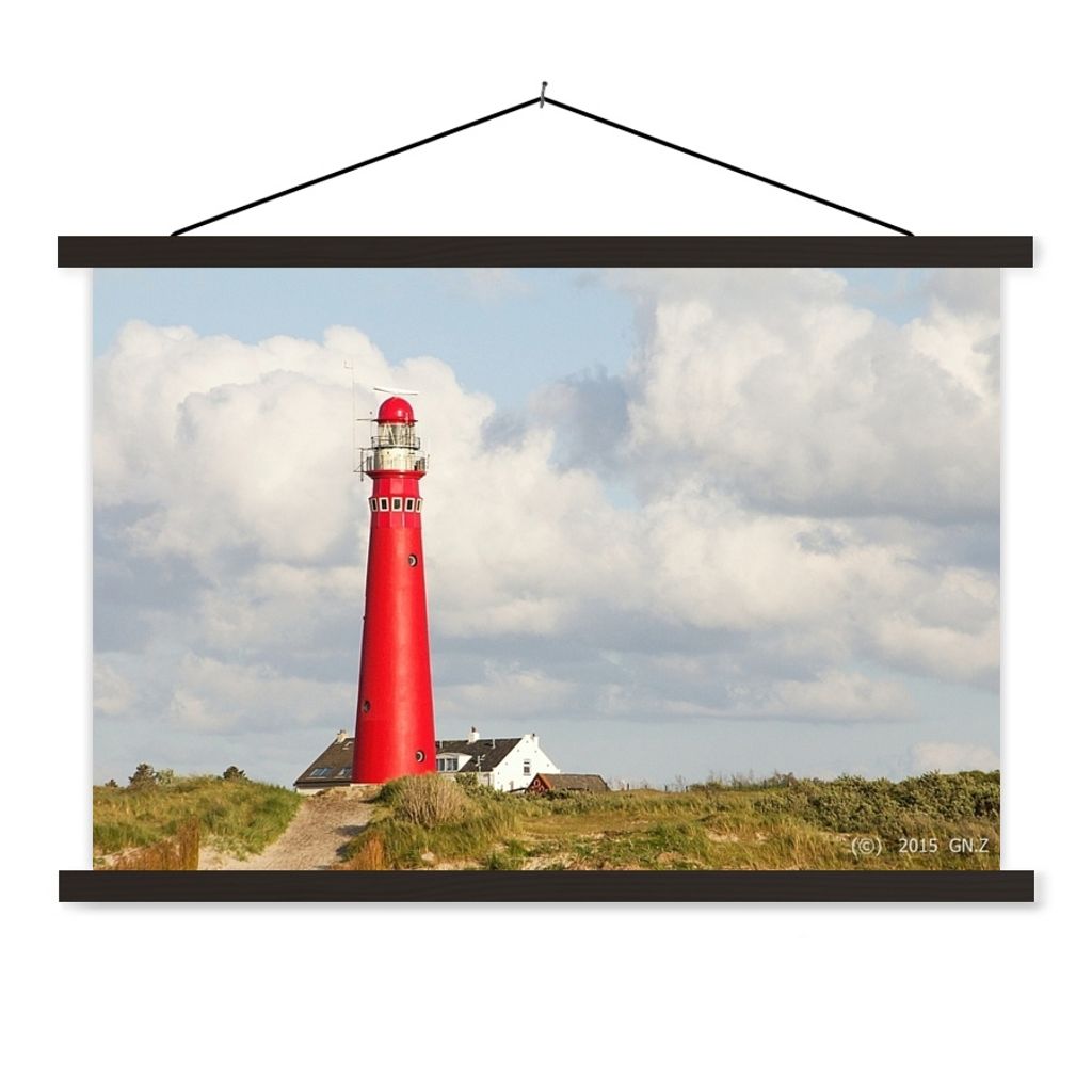 MuchoWow Textilposter Leuchtturm auf einem Hügel in der Nähe der niederländischen Insel Schiermonnikoog 60x40 cm mit schwarzem Rahmen - Hölze...