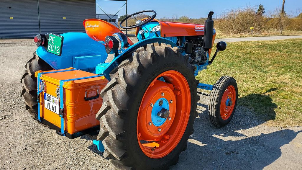 Jochen Schweizer Lamborghini Traktor fahren Sindelfingen (Halbtags); Erlebnis verschenken oder selbst erleben; Gutschein gültig für 1 Person Grup...