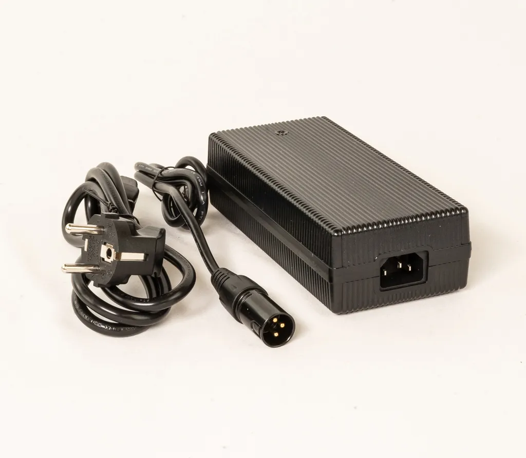 Chargeur Rapide 42V 3A XLR 3 Broches - Solution Pour Batterie 36V Li-ion