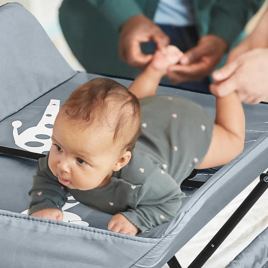 Table à langer ergonomique contre le mal de dos pliable et sécurisée