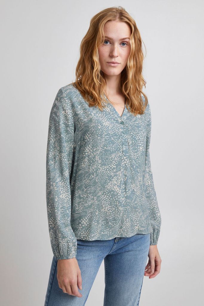 b.young BYMMJOELLA Damen Langarmshirt Langarmbluse Bluse mit V-Auschnitt mit Knopfleiste Allover-Print Regular Fit aus 100% Viskose LENZING ECO...