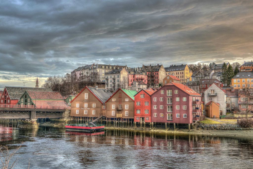 hansepuzzle 26592 - Trondheim Puzzle, 2000 Teile, Reisen, 90,0 x 60,0cm mit hochwertiger Aufbewahrung, Kartonbox und wiederverschließbarem Beutel