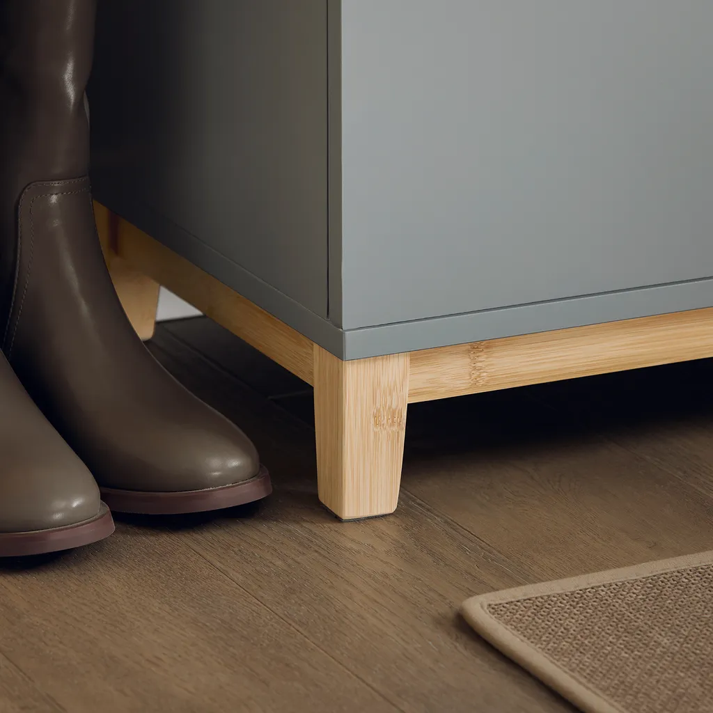 Banc coffre à chaussures gris pour dire adieu au désordre de l'entrée