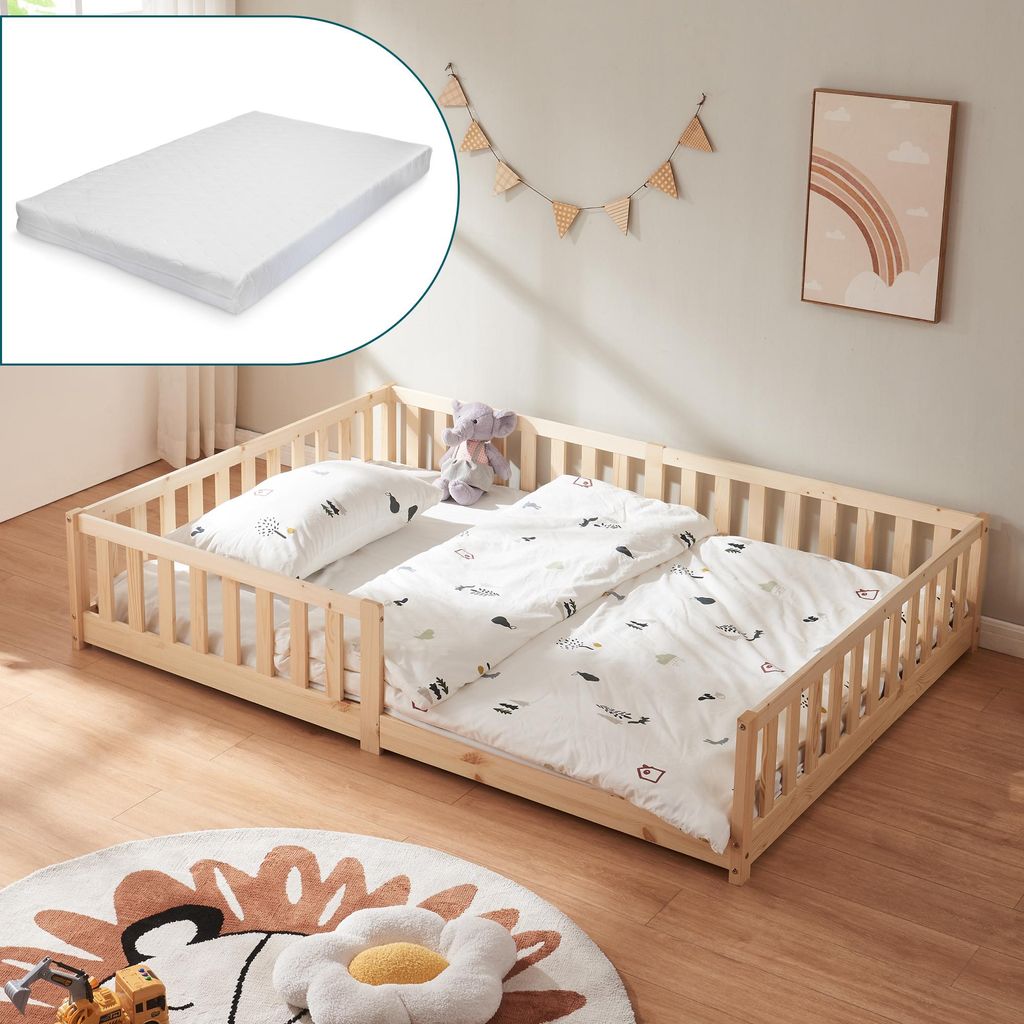 Kinderbett ’Tanna‘ Bodenbett mit Matratze 140 x 200 cm Montessori Bett mit Rausfallschutz Kiefernholz Natur