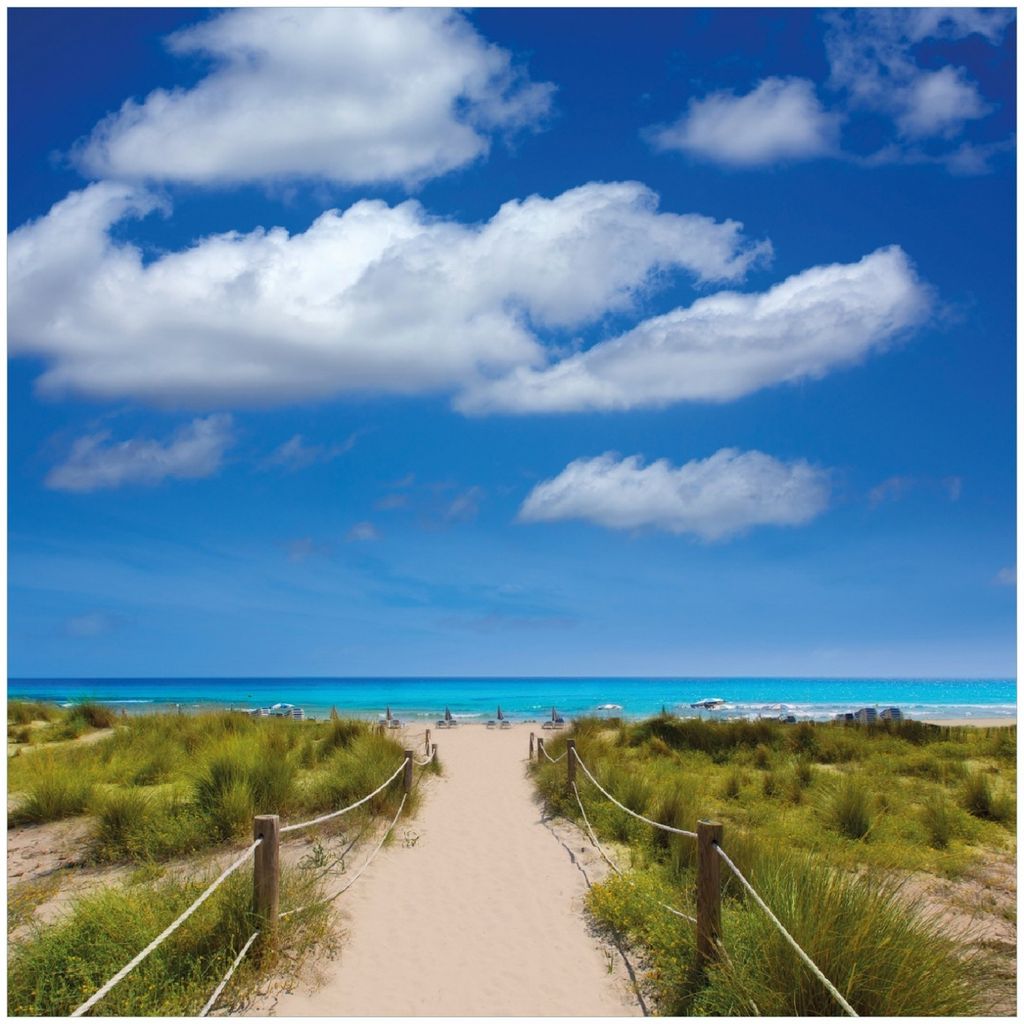 Wallario Premium Glasbild, freischwebende Optik, kräftige Farben, Größe 30 x 30 cm Motiv Sandweg zum blauen Meer mit blauem Himmel