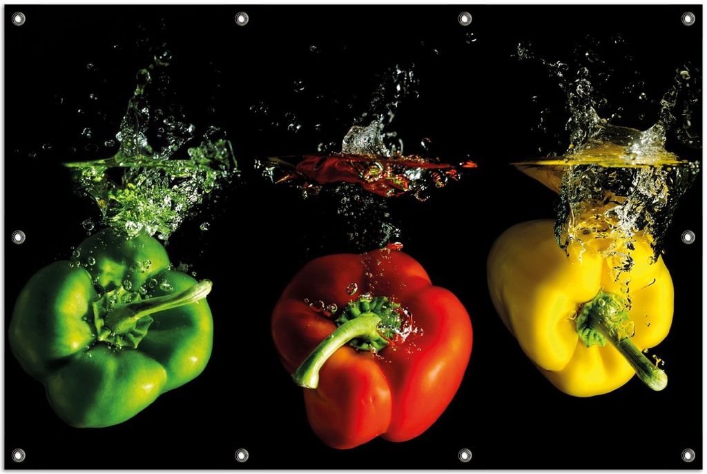Wallario Outdoor-Poster für Garten oder Balkon, Motiv Bunte Küche Paprika in rot gelb orange und grün im Wasser, in ca. 100 x 150 cm