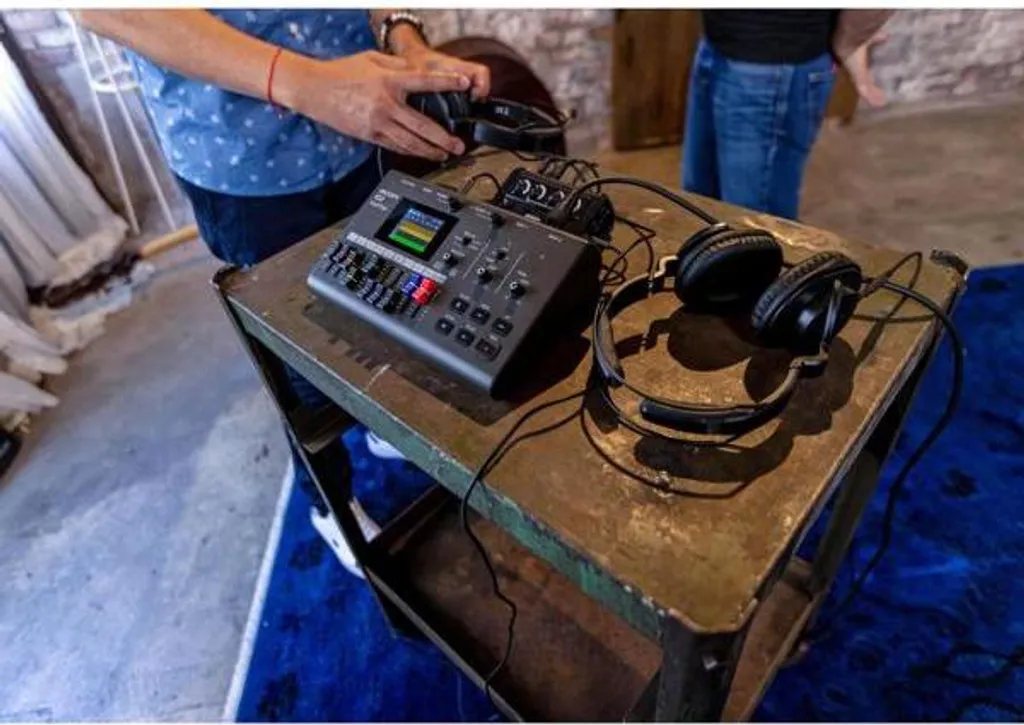Studio multipiste Zoom R12 compact avec interface tactile et effets pro - 14