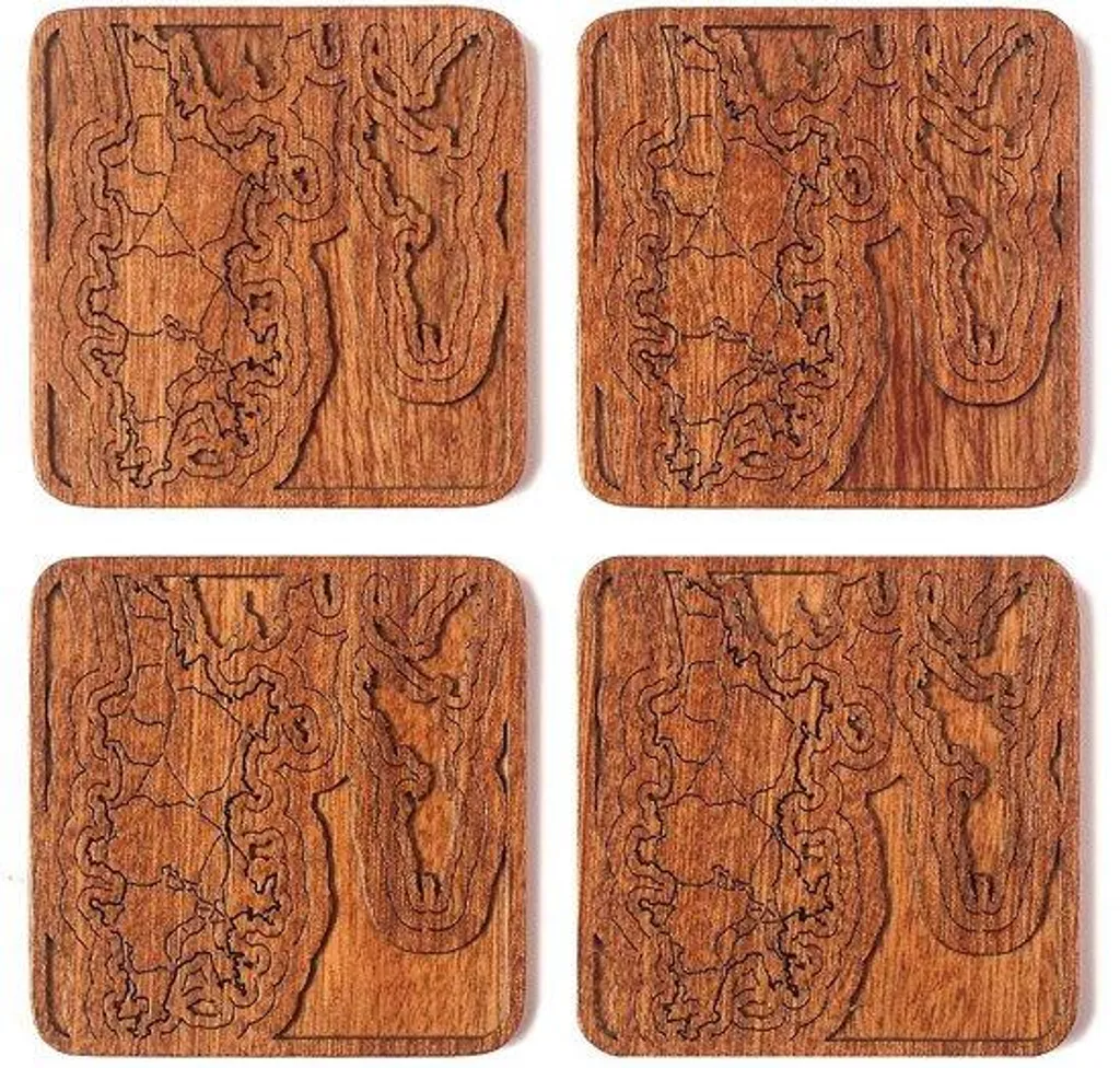 Cales en bois gravé main, lot de 4 supports avec motif plan de ville