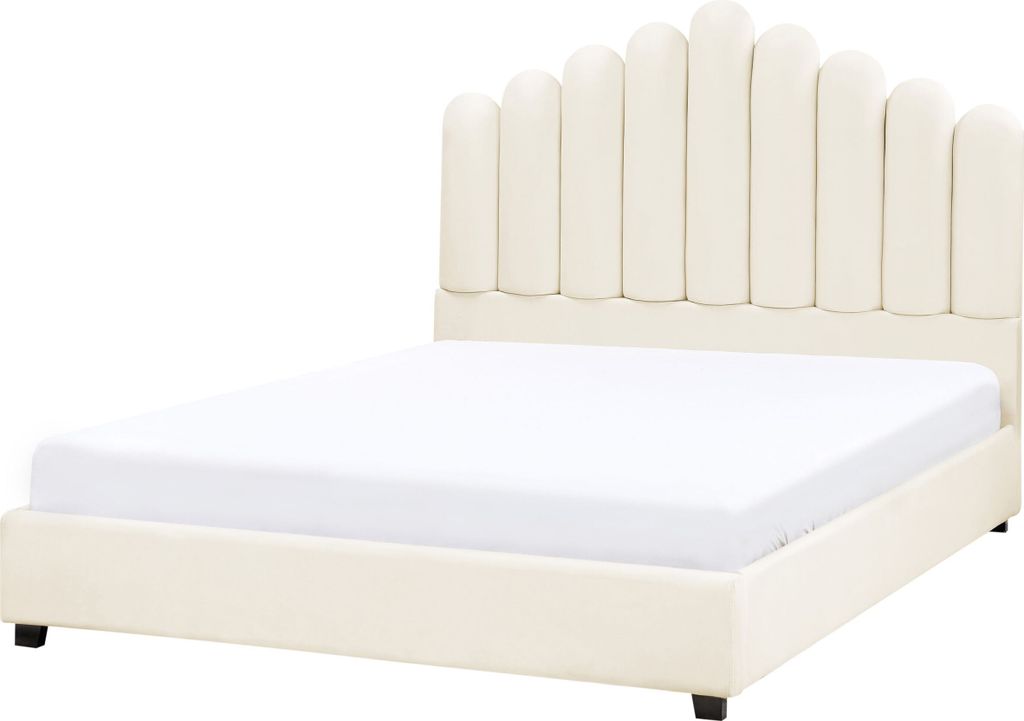 BELIANI Polsterbett Cremeweiß Samt mit Lattenrost 140 x 200 cm Hohes Muschel-Kopfteil Glamourös Muschelbett Doppelbett Schlafzimmer
