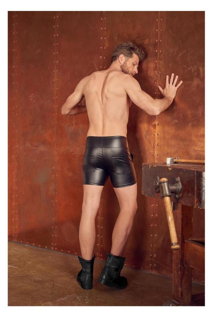 NEK Mattlook High Waist Shorts mit Schnallenriemen Produktbild 