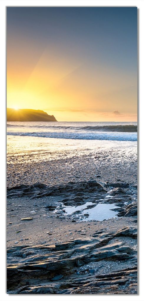 Wallario selbstklebende Türtapete 93 x 205 cm - Einsamer Strand in Cornwall England - Abwischbar, rückstandsfrei zu entfernen