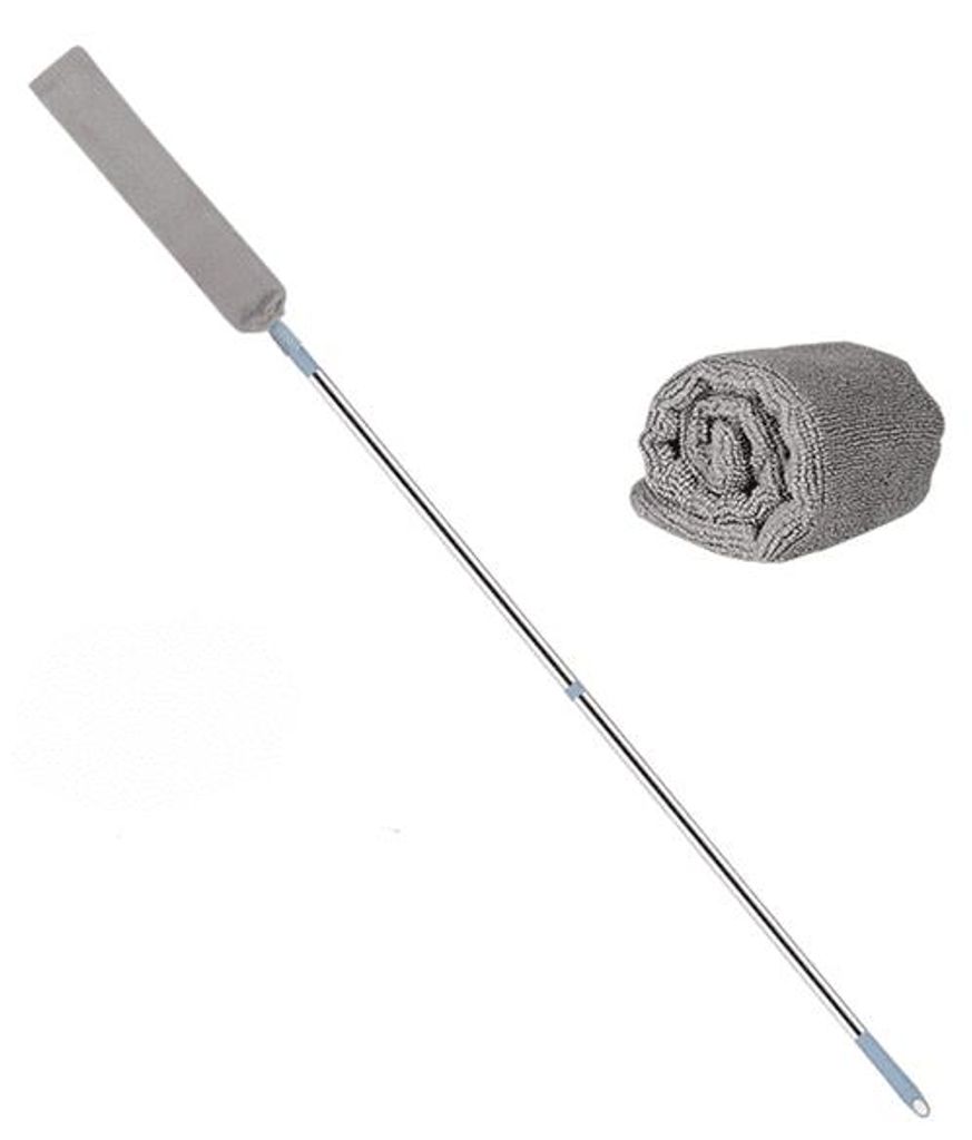 Grauer ausziehbarer Staubwedel mit langem silbernem Griff, neben einem aufgerollten grauen Mikrofasertuch