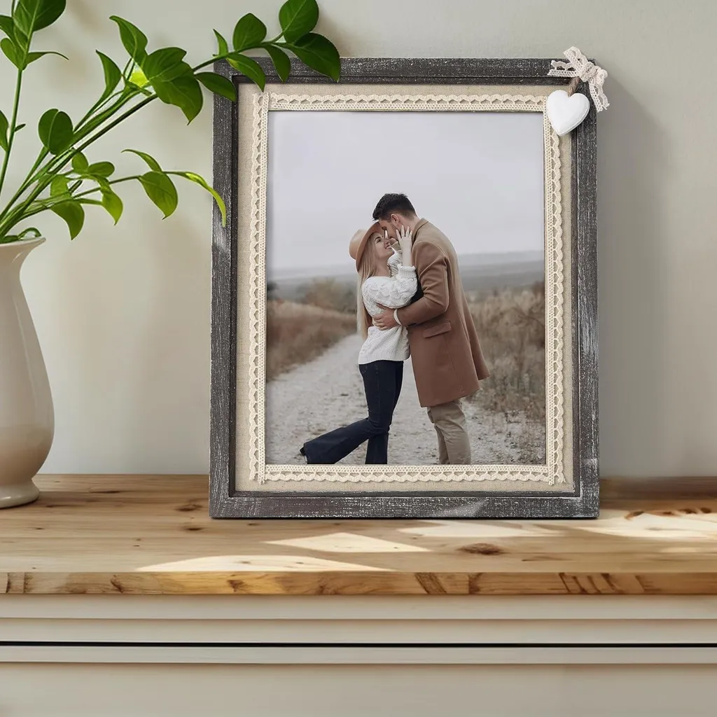 Pèle-mêle Mural en Bois Rustique - Cadre Photo 8x10 avec Coeur Blanc