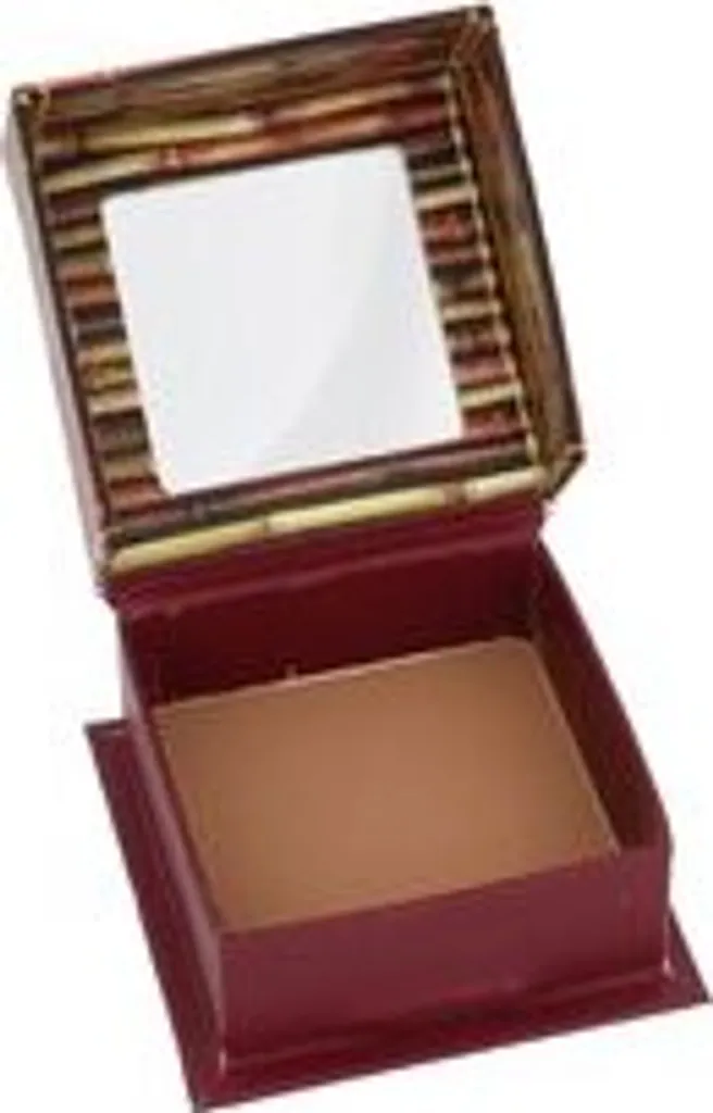 Benefit Hoola Lite: Il Bronzer Cult per un Look Sun-Kissed Tutto l'Anno