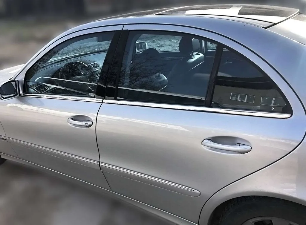 Lèche-vitres chromés en acier Inox pour Mercedes W211 - Set de 4 pièces