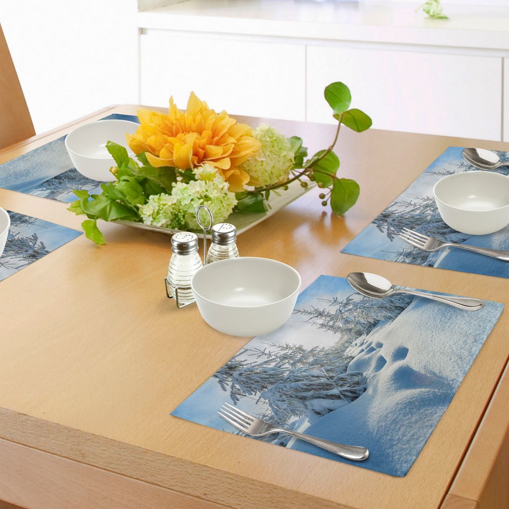 ABAKUHAUS Winter Platzmatten, Winter-Landschaft mit Wald und blauem Himmel bereifte Baum-Abdruck-Saisonnatur, Tiscjdeco aus Farbfesten Stoff für d...