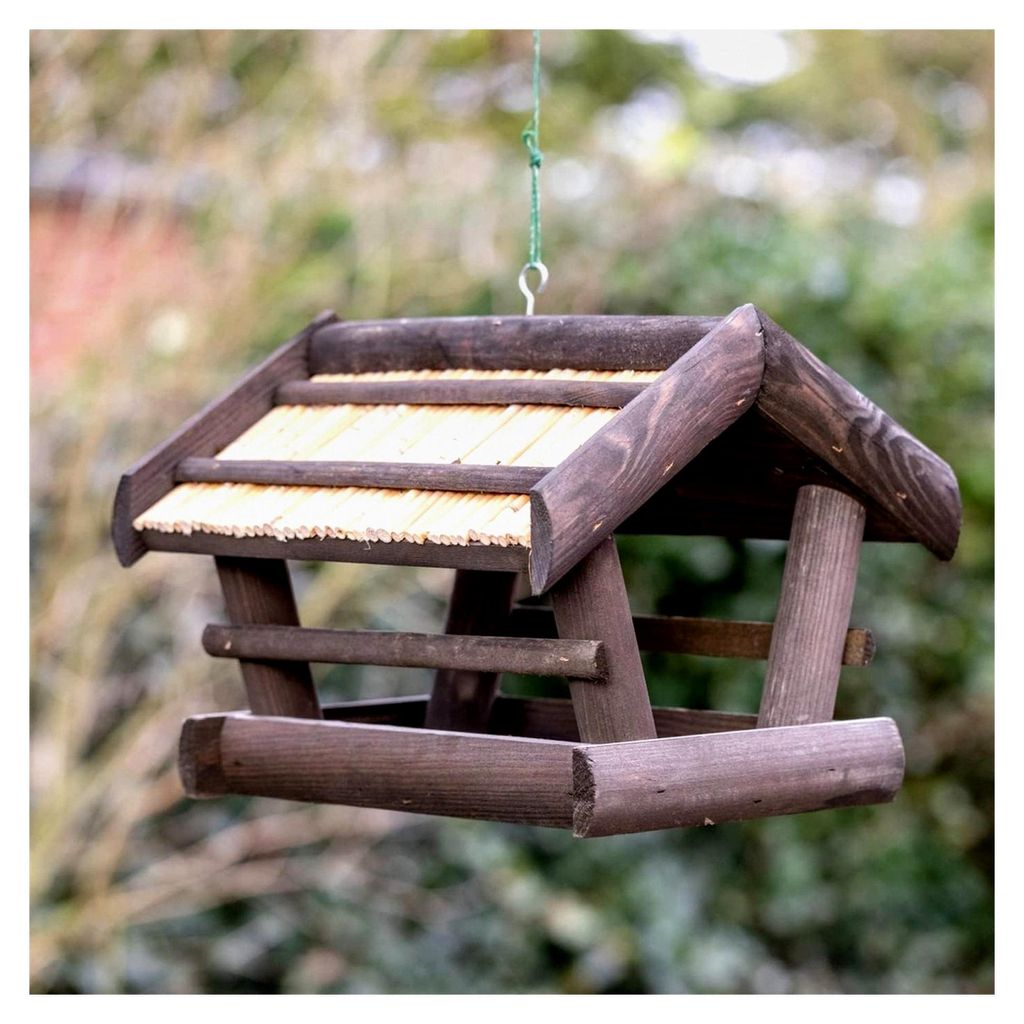Vogelfutterstation „Elga“ aus schwarz gebeiztem Holz mit Reetdach zum Aufhängen