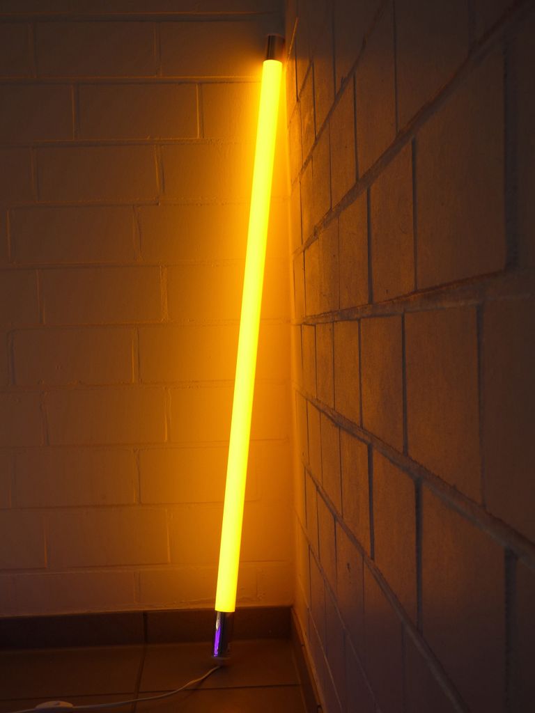 8172 LED VISION Stab 24W 153cm Schw. Kappe IP20 Kunstst.-Röhre Orange