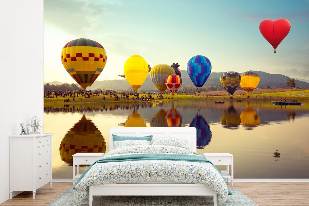 MuchoWow Fototapete für Wohnzimmer oder Schlafzimmer Wandtapete Vinyl Motivtapete Heißluftballon - Farben - Wasser - Reflexion - 525x350 cm - D...