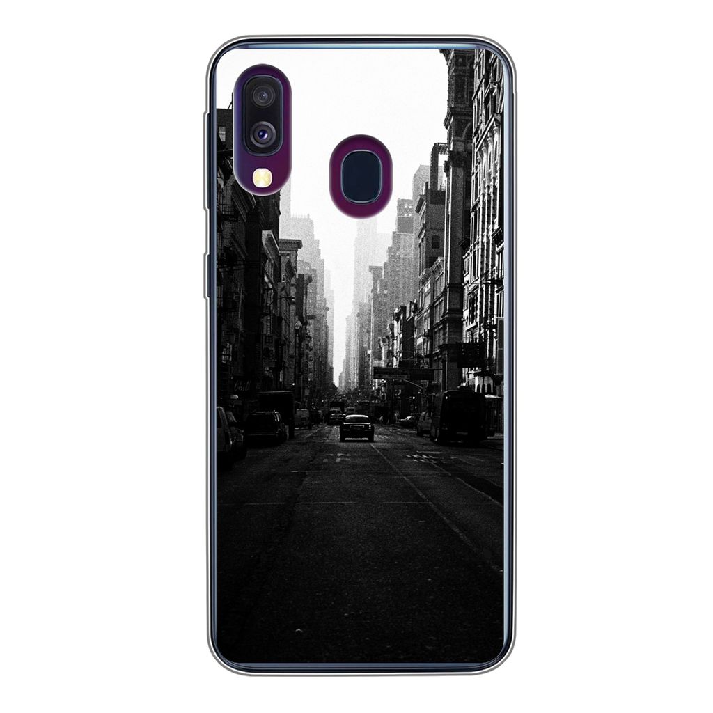 MuchoWow Handyhülle Schutzhülle Hülle für Samsung Galaxy A40 Autofahrt durch eine ruhige Straße in New York in schwarz-weiß Silikon Softcas...
