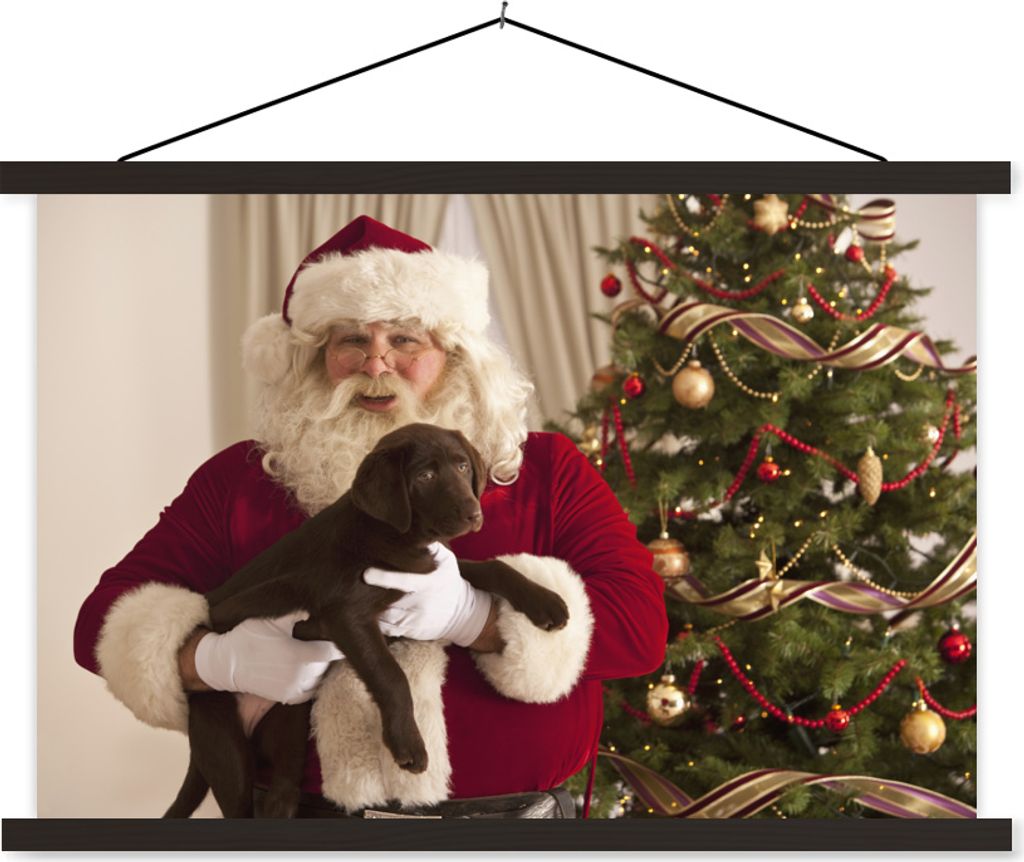 MuchoWow Textilposter Der Weihnachtsmann mit einem braunen Hund in den Händen 90x60 cm mit schwarzem Rahmen - Aufhängungssatz