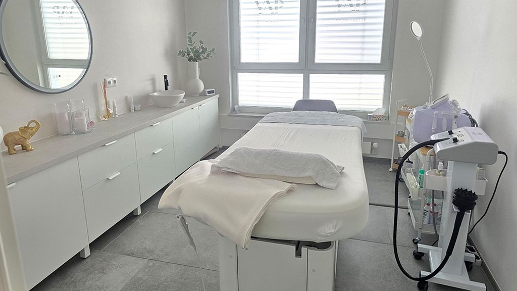 Jochen Schweizer Aqua Facial Hildrizhausen; Erlebnis verschenken oder selbst erleben; Gutschein gültig für 1 Person
