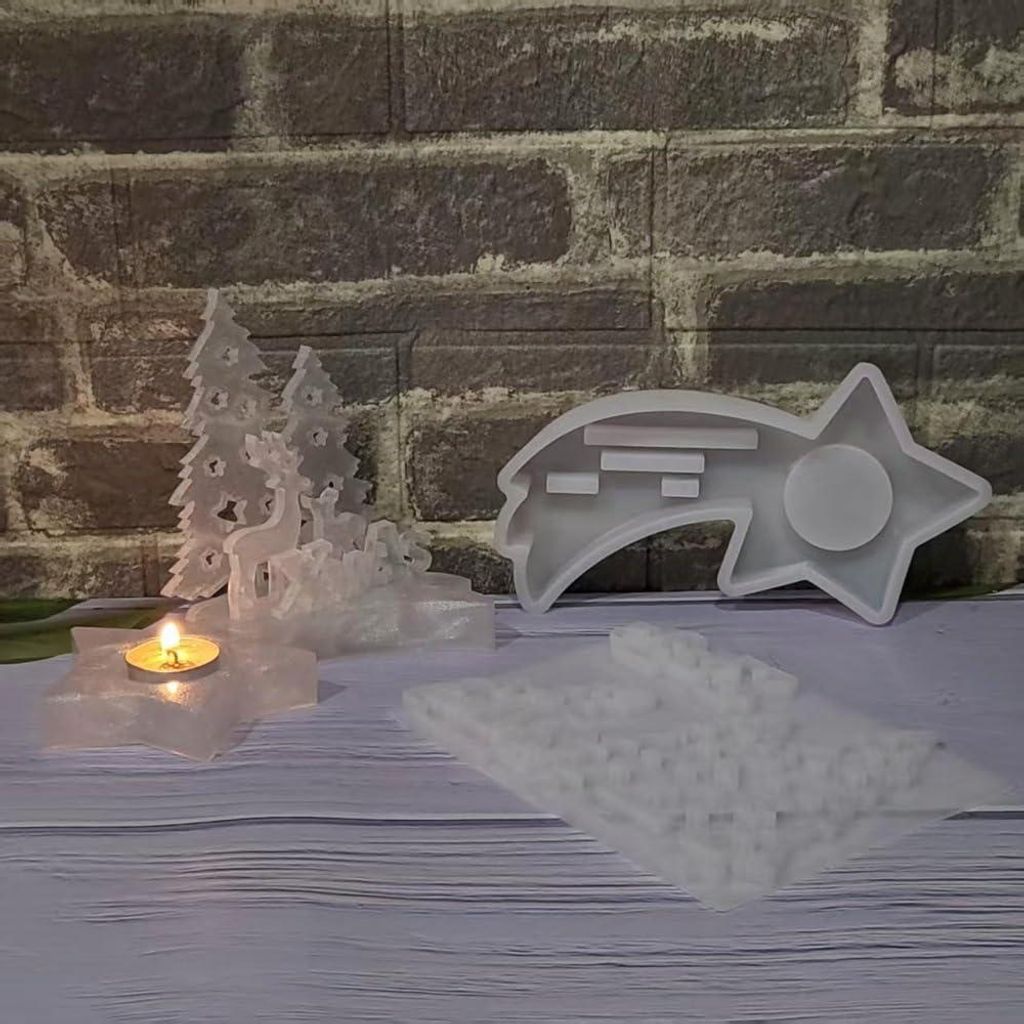 Silikonform für einen elchförmigen Weihnachtsbaum-Kerzenhalter, geeignet zur Herstellung einer Form.