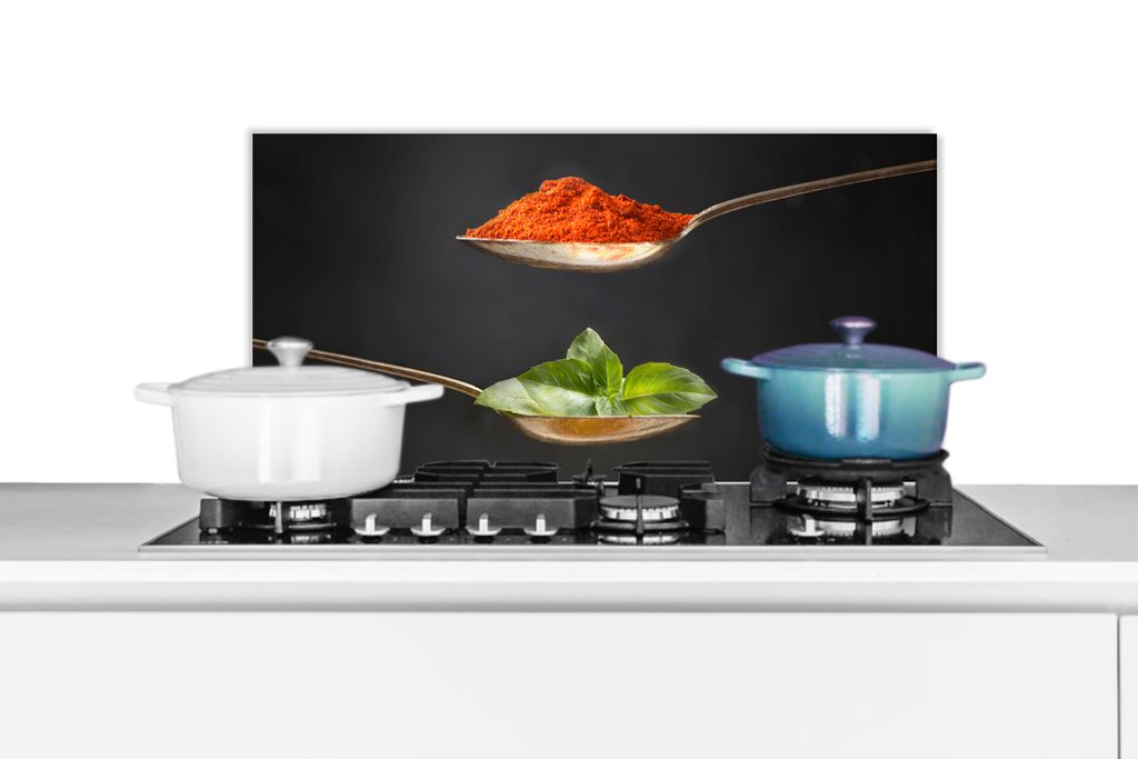 KitchenYeah Spritzschutz Küche - Küchenrückwand - Wandschutz für Herd und Spüle - Kräuter - Löffel - Gewürze - Schwarz - Italienisch 70x3...